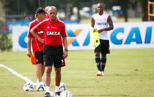 Flamengo treina a bola parada na véspera de clássico com Fluminense