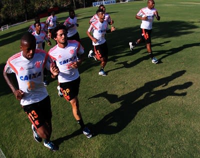 Gabriel e Léo Moura fazem trabalho físico e devem voltar contra o Coritiba