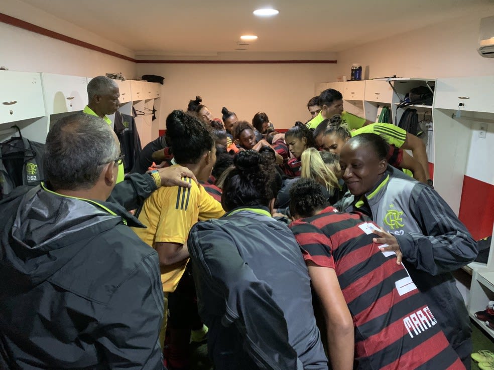 Jogadora do Flamengo testa positivo para Covid-19 e é afastada antes do retorno aos treinos