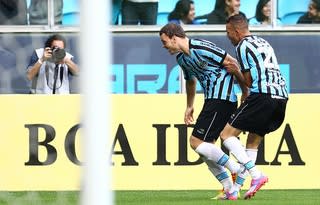 Refém de gols de Barcos, Grêmio tem aproveitamento de líder sem artilheiro