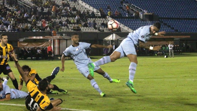 Barrios lamenta gols perdidos, mas mantém foco: Seguir tentando