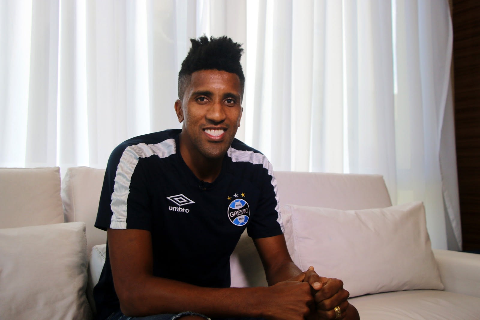 Cortez ganha sequência no Grêmio e se desdobra para ser o pai que nunca teve