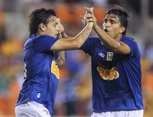 Juntos, Ricardo Goulart e Marcelo Moreno têm mais gols do que 11 times na Série A