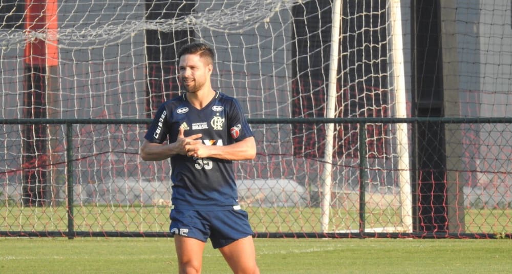 Diego treina com time após lesão e faz golaços em trabalho de finalizações; veja