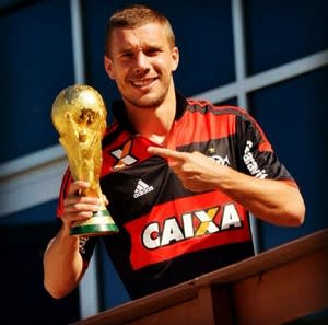 Curtinha: Flamengo parabeniza  Lukas Podolski através de rede social