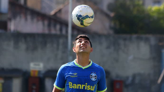 Felipão observa possíveis substitutos de Luan em treino de reservas