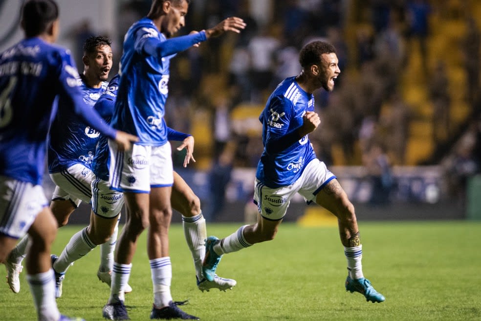 Cruzeiro alcança primeiro terço do acesso e mira Top-5 de melhores inícios na Série B