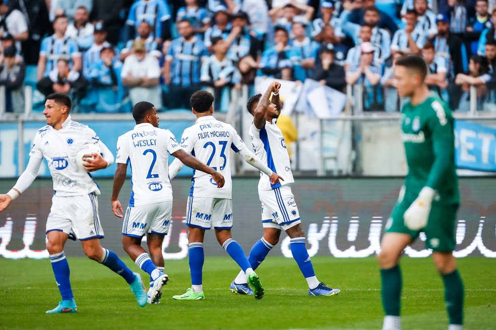 Série B: Cruzeiro completa um turno na liderança e conta rodadas para o acesso matemático