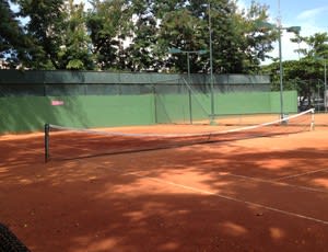 Sócio do Flamengo morre aos 86 anos jogando tênis em quadra do clube