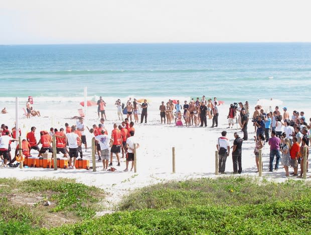 Fla treina na praia e, mesmo depois de ano ruim, vira atração turística