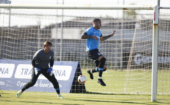 Último treino do Grêmio tem Luan na vaga de C. Rodríguez e Tiago no gol