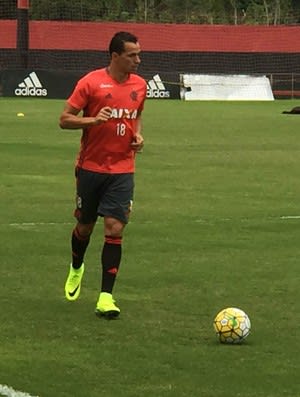 Damião treina em campo; Zé coloca Sheik e Cirino no ataque em coletivo