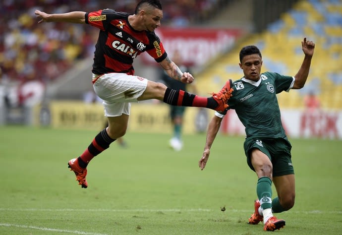 Rodinei ou Pará? Veja que lateral do Flamengo leva vantagem nos números