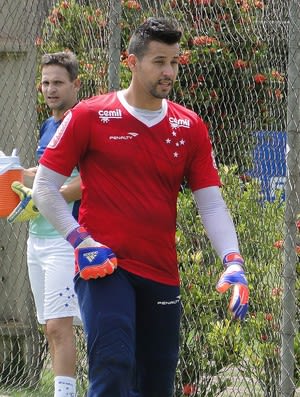 Com Fábio em campo, Cruzeiro treina na Toca antes de seguir para Bolívia