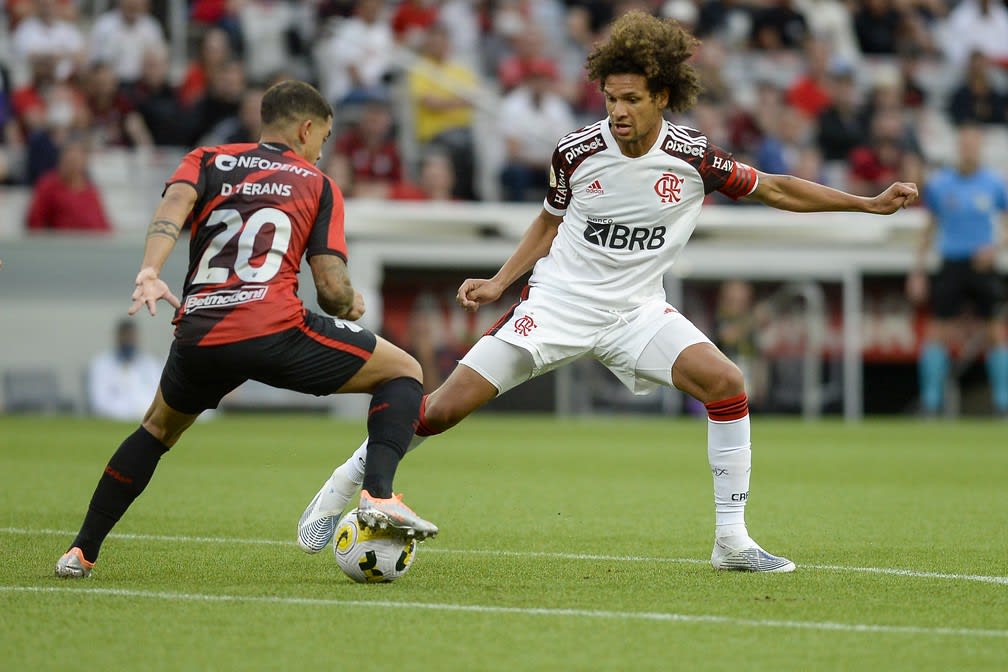 Arão lamenta primeira derrota do Flamengo no Brasileiro e vê jogo equilibrado: Difícil jogar aqui