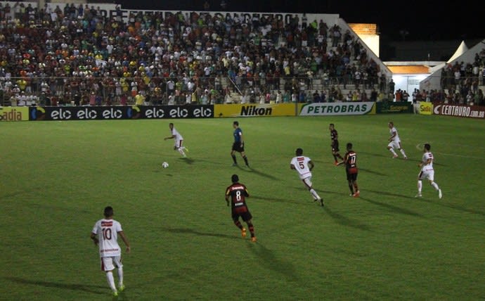 No Salgueiro, polêmica sobre público contra o Flamengo é assunto proibido