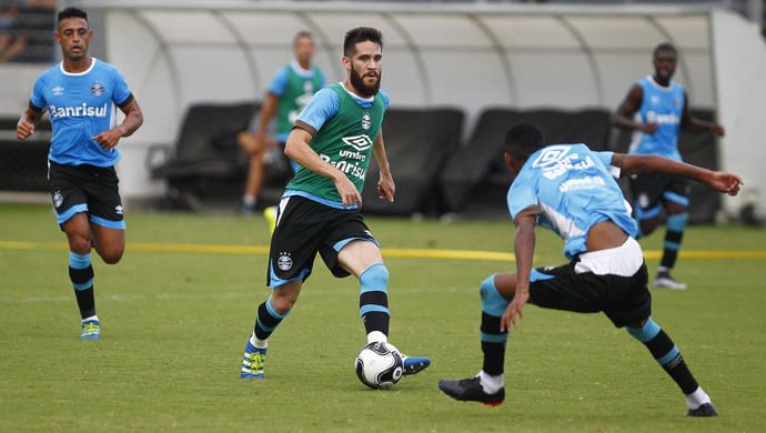Marcelo Oliveira pede foco ao Grêmio e rechaça desespero por gol no início
