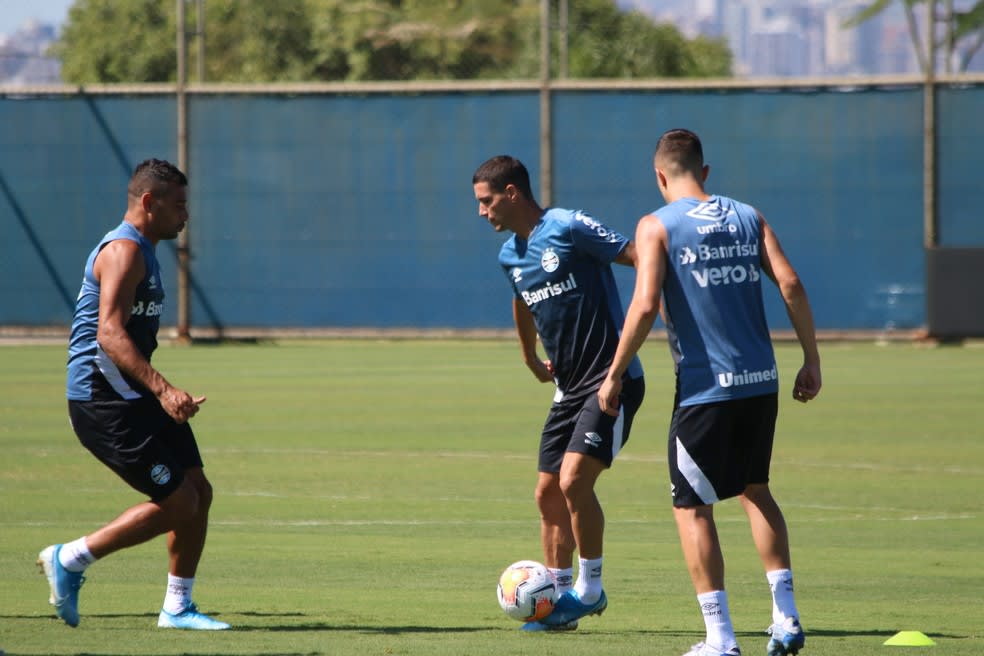 Grêmio aguarda retorno dos jogos para tratar renovações com atletas do elenco; veja os nomes