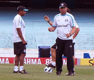 GloboEsporte.com > Futebol > Grêmio - NOTÍCIAS - Tcheco: 'Nesse momento é  até melhor jogar fora