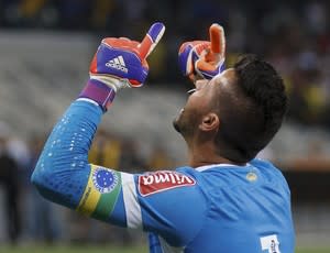 Poupado contra a Ponte, goleiro Fábio adia quebra de recorde pelo Cruzeiro