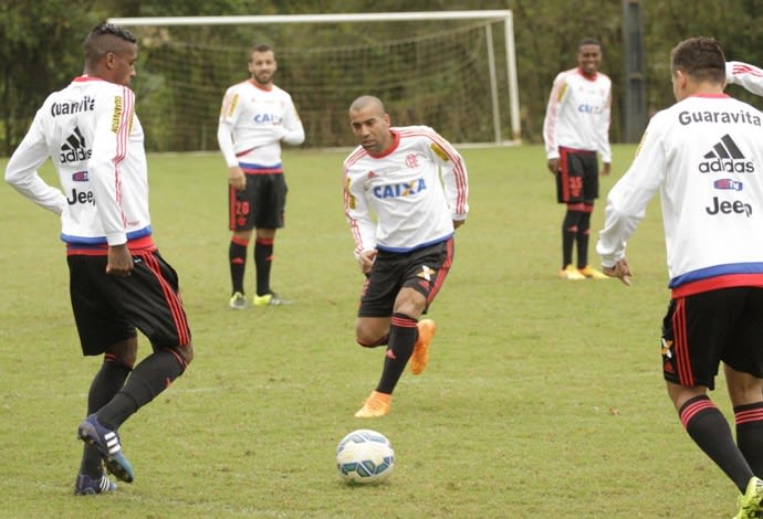 Oswaldo fecha último treino antes do Fla-Flu por 2h30 e foca na parte tática