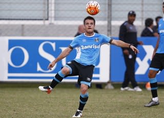 Provável substituto de Walace, Ramiro conversa com Grêmio por renovação