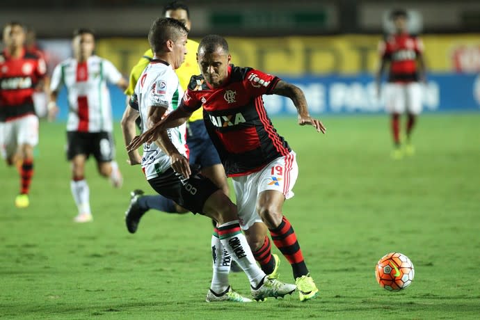 Fla leva dois gols no primeiro tempo, perde para o Palestino e é eliminado