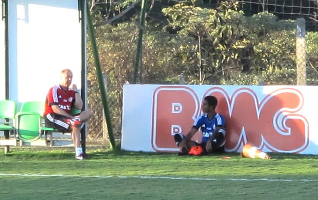 Mano fecha treino em BH e não dá pistas do time que enfrenta o Cruzeiro