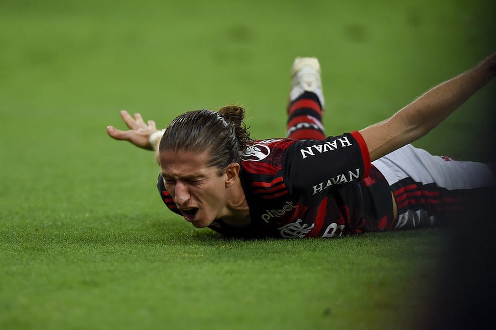 Filipe Luís renova contrato com o Flamengo até dezembro de 2023