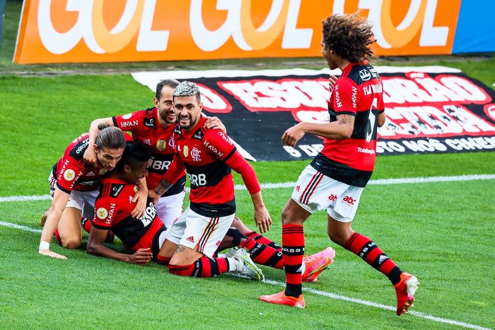 [ANÁLISE] Livre, leve e solto, Flamengo impressiona por dominância em vitória sobre o Corinthians