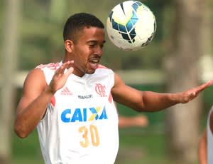 Recife continua como titular, e Ney Franco trabalha bola parada do Fla