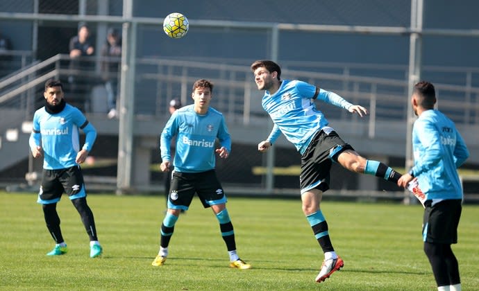 Kannemann é atração no último treino do Grêmio antes de pegar o São Paulo