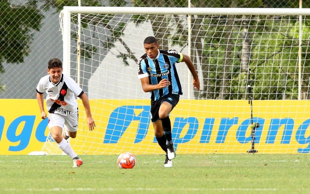 Zagueiro sub-20 do Grêmio tem multa milionária e é mais veloz que Éverton Cebolinha; confira