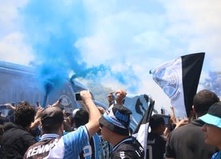 Festa preparada com telões nas ruas, para torcida acompanhar a final da Copa do Brasil