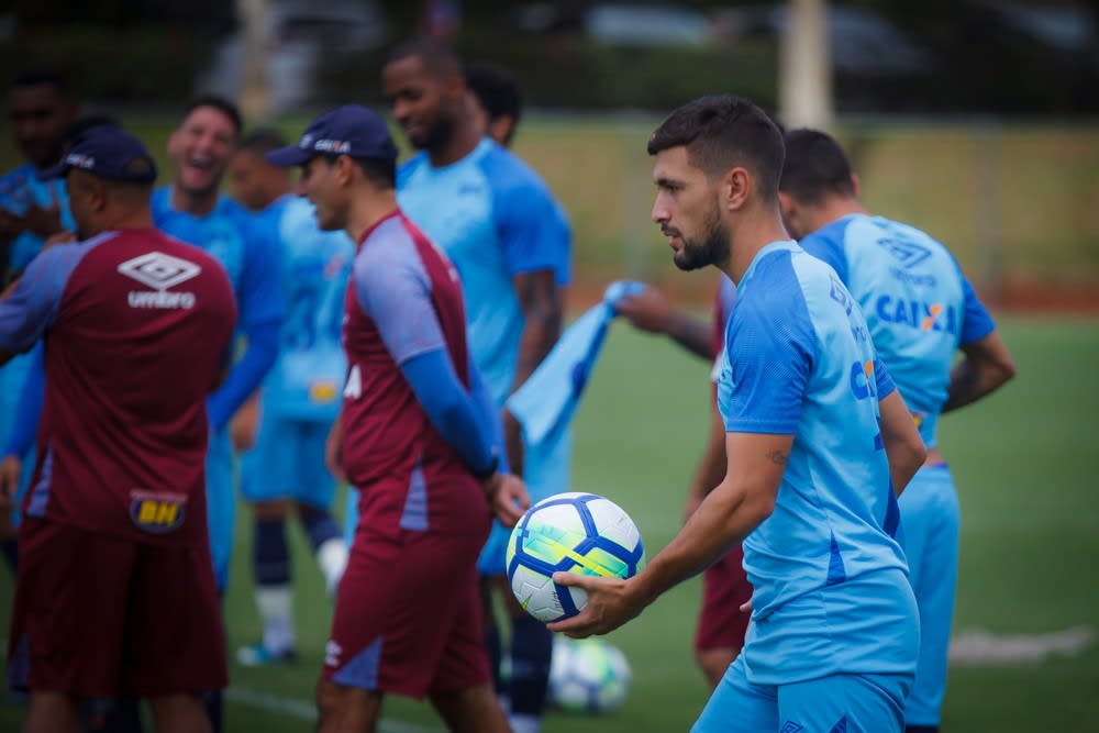 Com todos os atletas em campo, Cruzeiro inicia treinos fechados antes de decisão