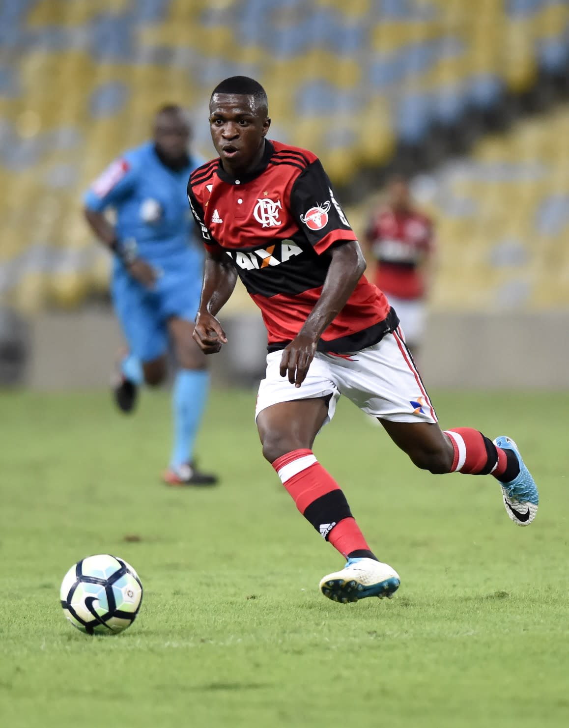 Titularidade, 186 minutos e mudança de fase: o primeiro mês de Vinicius Junior