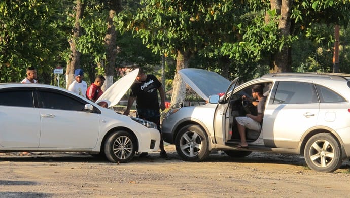 Parceria no Fla: Frauches salva Luiz Antonio com carga na bateria do carro