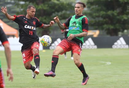 Camisa lançada com polêmica vira uniforme de treino do Flamengo