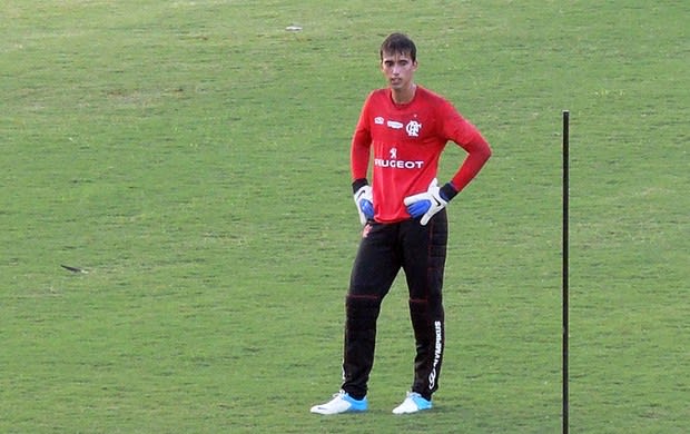 Curtinha: goleiro César se junta ao elenco do Flamengo em Pinheiral