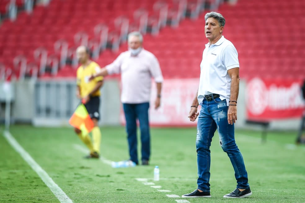 Renato critica arbitragem após derrota no Gre-Nal e ameaça colocar time sub-23 no Brasileirão