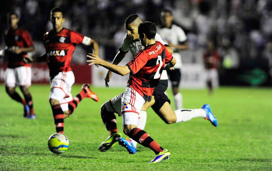 [Torcida Flamengo] Enquete: Você acha que o clube deveria aproveitar os garotos da base em 2017 ?