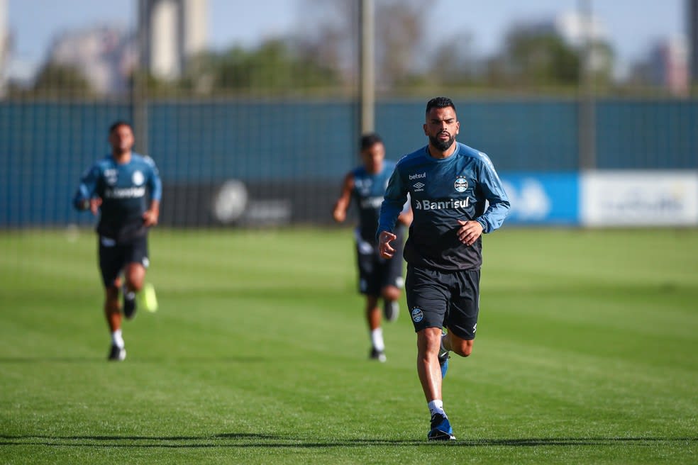 Alisson segue fora, e time deve ter volta de Maicon contra o Santos