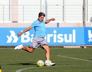 Ensina, Renato! Veja gols do técnico e compare com atacantes do Grêmio