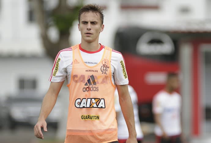 Na mira do Grêmio, Bressan pretende seguir no Fla e fazer carreira no clube