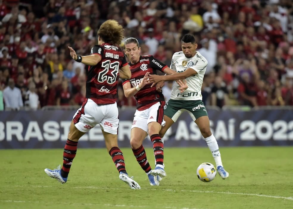 NOTAS DA PARTIDA: Filipe Luís e Everton Ribeiro são os melhores em empate com o Palmeiras