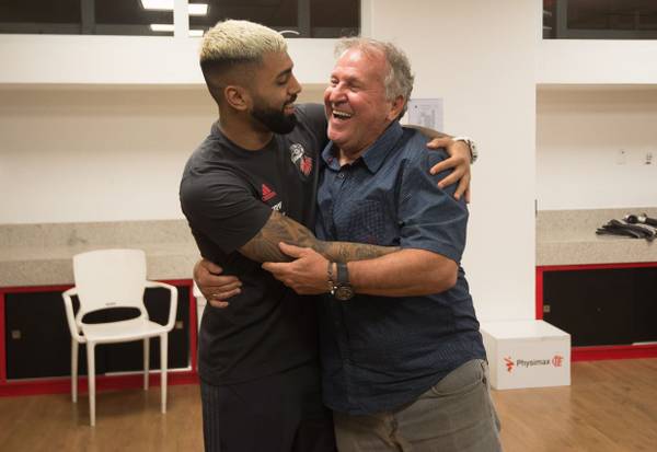 Zico reconhece ano difícil para Gabigol no Flamengo, acredita na recuperação e faz pedido: Deixa ele em paz