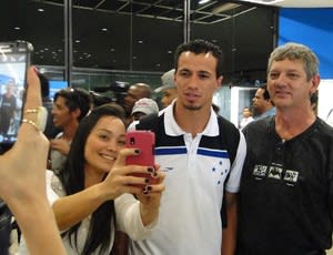 Sem a presença de Arrascaeta e com atraso, Cruzeiro volta a Belo Horizonte