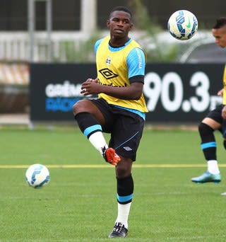 Grêmio acerta empréstimo de Mamute a clube de Alexandre Gallo na Arábia