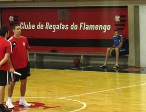 Marquinhos está fora da estreia do Fla no estadual. Marcelinho é dúvida