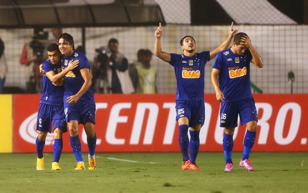 Na classificação do Cruzeiro, Roger destaca entrega e garra de Henrique